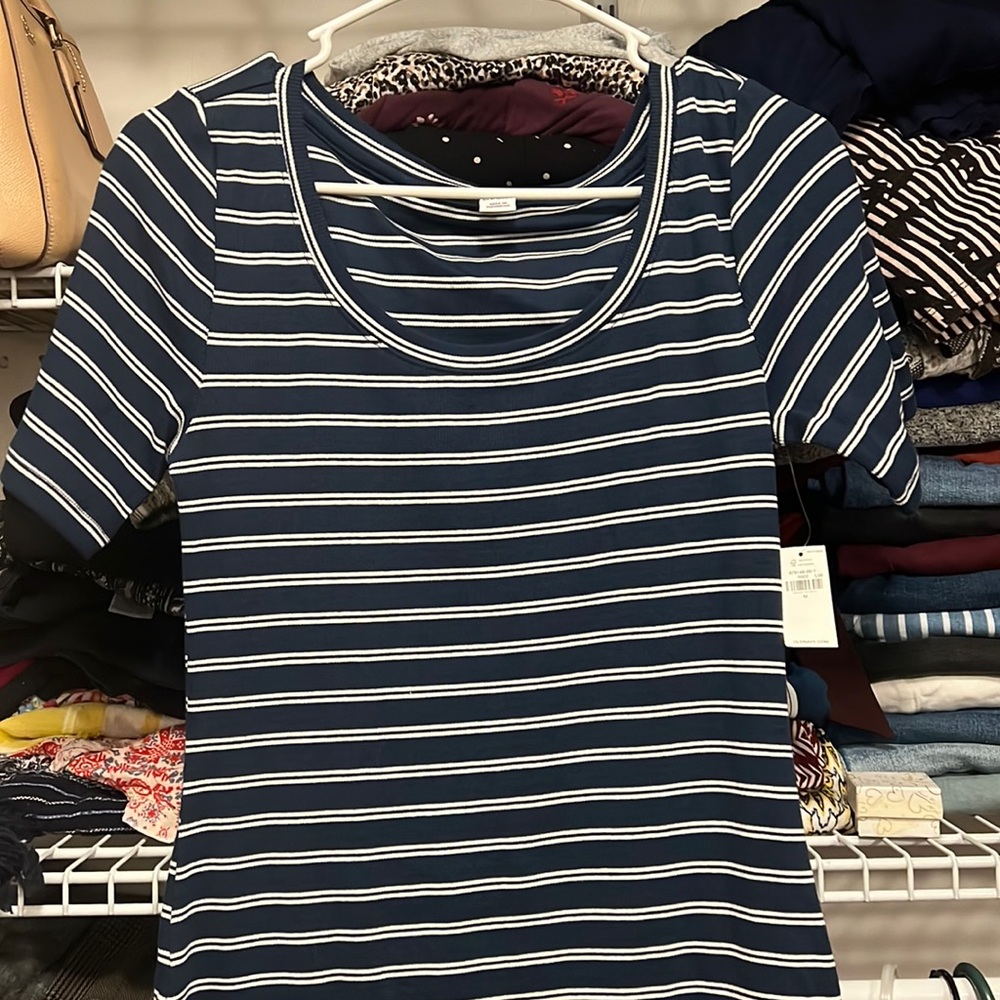 NEW WITH TAGS! Old navy midi dress with slit on the side. Form fitting material.